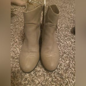 Women size 9 boots